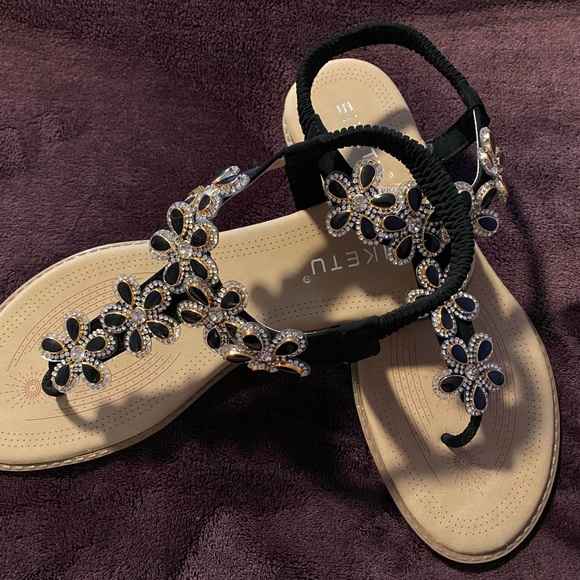 Faux jewel sandals. - Picture 5 of 7
